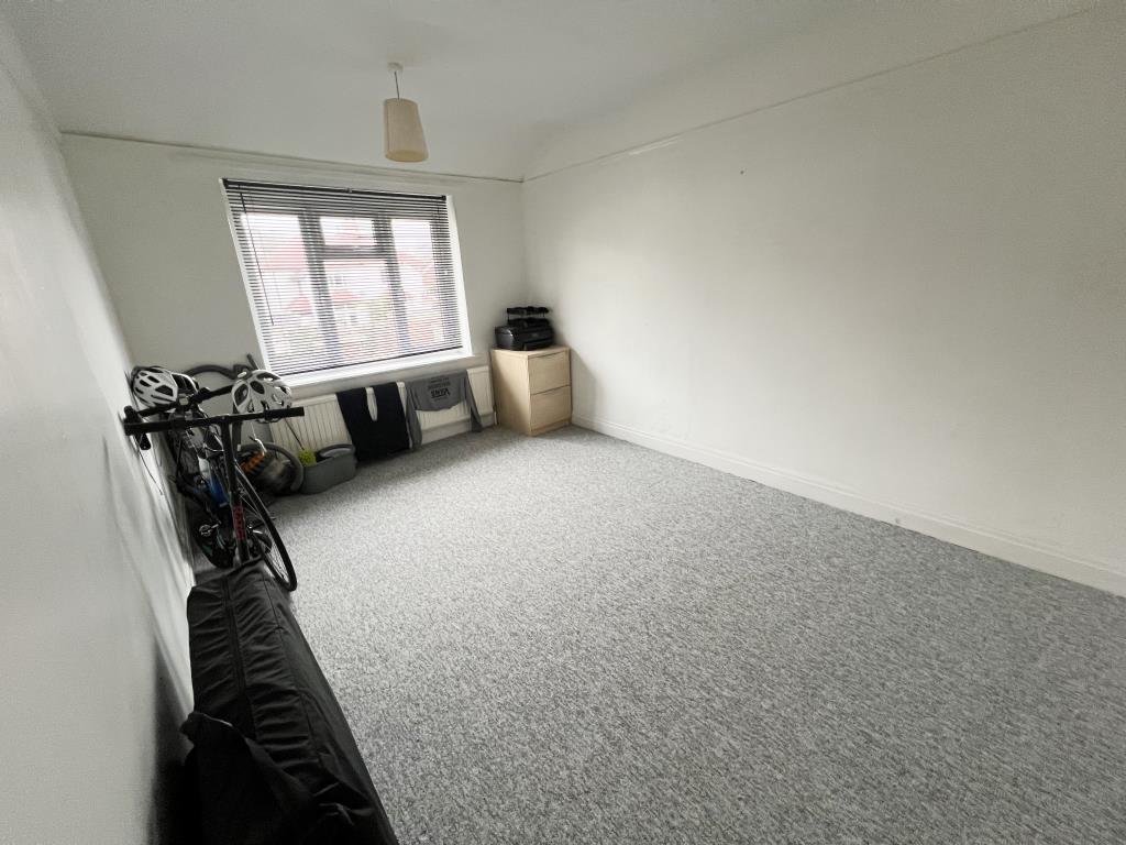 Lot: 148 - TWO-BEDROOM COACH HOUSE FOR UPDATING - General view of bedroom 2